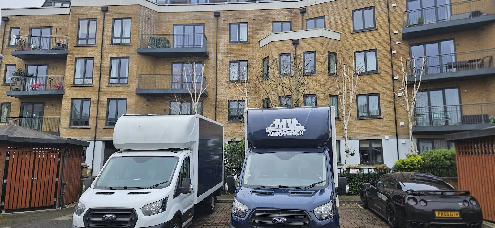Two-van flat move – Apartment block, booked lift
